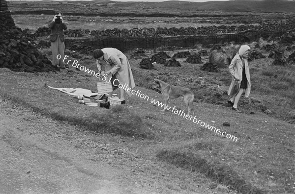 LUNCH ON THE ROAD TO CONG